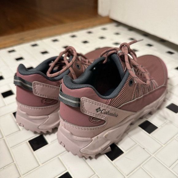 Like new! Columbia Women's Flow Fremont™ Trail Sneakers - Size 7 (US) - Picture 10 of 11
